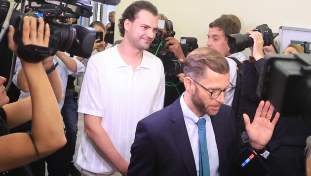Jimi Blue Ochsenknecht und Anwalt Matthias Holzmann (re.) beim Prozess in Innsbruck