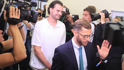 Jimi Blue Ochsenknecht und Anwalt Matthias Holzmann (re.) beim Prozess in Innsbruck
