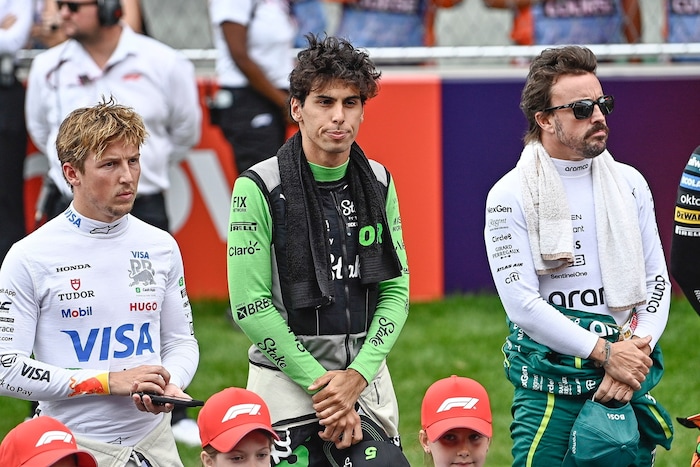 Gabriel Bortoleto (Mitte)