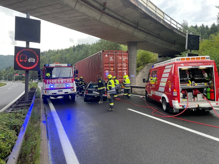 60 Feuerwehrkräfte standen im Einsatz.