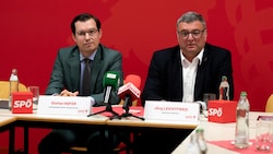 Landtagsabgeordneter Stefan Hofer (li.) und Staatssekretär Jörg Leichtfried 