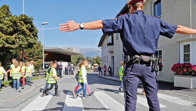 Die Polizei wird zu Schulbeginn wieder verstärkt Kontrollen vor den Schulen in Tirol machen.