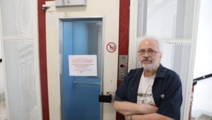 Mieter Otto Bauer ärgert sich.