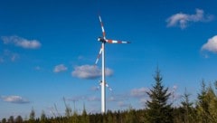 Das Thema Windkraft entzweit die schwarz-blaue Koalition. SPÖ und Grüne sehen sich bestärkt.