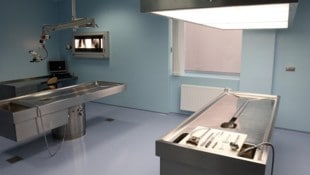 Der hochbetagte verstorbene Patient wurde in der Gerichtsmedizin obduziert