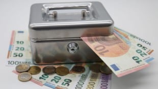 Der Kassier streitet ab, Zahlungen aus der Gemeinde- oder Barkasse getätigt zu haben.