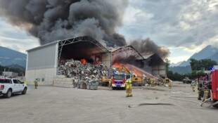 Rund 162 Einsatzkräfte standen beim Großbrand im Einsatz.