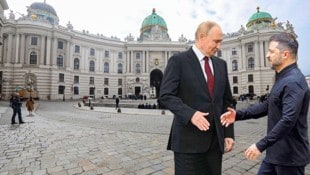 Ein Handschlag vor oder in der Hofburg zwischen Kremlchef Putin und Ukraines Präsident ...