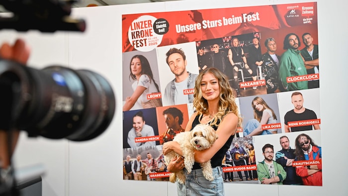 Leony kam mit ihrem fünf Jahre alten Hündchen „Marlie“. Die Bayerin liebt die Auftritte in ...