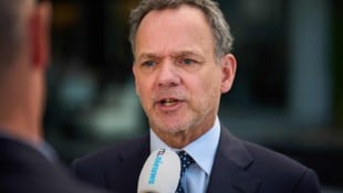 Er habe nach mehreren Kabinettssitzungen „nicht genügend Vertrauen in seine Fähigkeit“, weiter ...