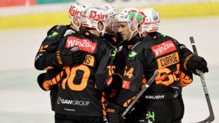 Jubel bei den 99ers – im ersten Heimspiel feierten sie gegen Slovan Bratislava den ersten ...