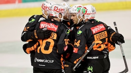 Jubel bei den 99ers – im ersten Heimspiel feierten sie gegen Slovan Bratislava den ersten ...