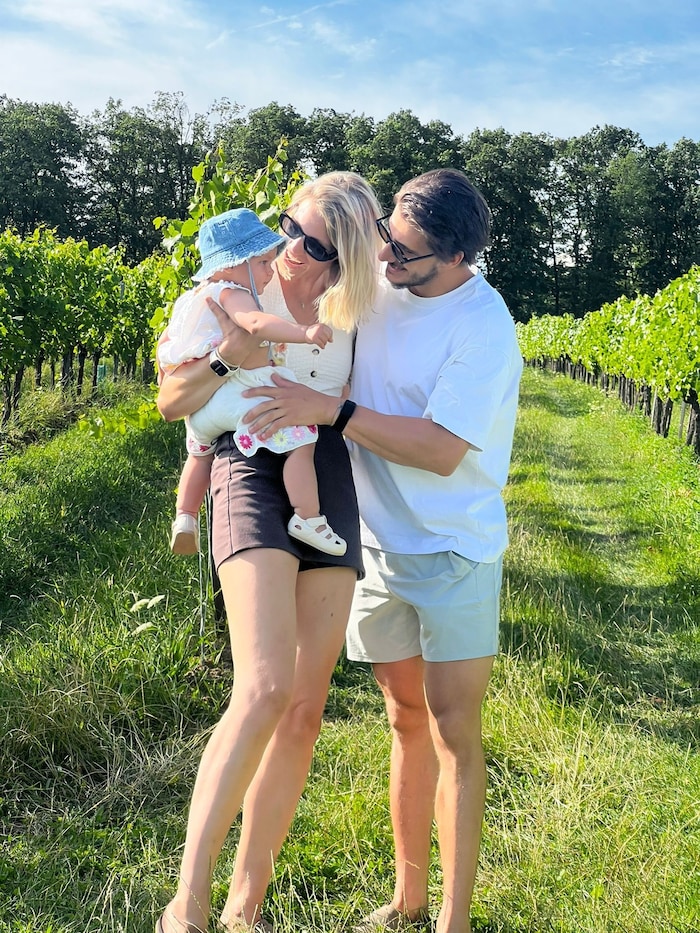 Dominic mit seiner Frau Daisy und Töchterchen Liv.