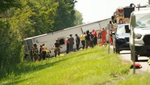 Zahlreiche Polizeieinheiten, Feuerwehren und Rettungsdienste waren im Einsatz. Hubschrauber ...