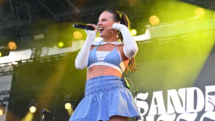 andra Hesch bewies am Beginn des Line-ups vollen Einsatz mit ehrlichen Songs!
