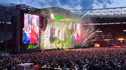 In Wien sorgte Robbie Williams nicht nur für ein ausverkauftes Stadion, sondern auch für beste ...