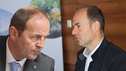 Josef Geisler (li.) ist seit 2013 Bauernbundobmann und sitzt seit 30 Jahren im Landtag. Josef ...