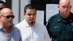 Ábrego García (Mitte) hat derzeit viel Ärger mit der US-Justiz.