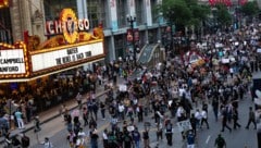 Demonstranten protestieren gegen Trump-Regierung (Archivbild).