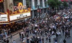 Demonstranten protestieren gegen Trump-Regierung (Archivbild).