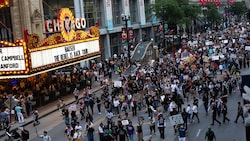 Demonstranten protestieren gegen Trump-Regierung (Archivbild).