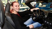 In den steirischen Autohäusern nehmen aktuell wieder mehr Kunden zum Probesitzen Platz.