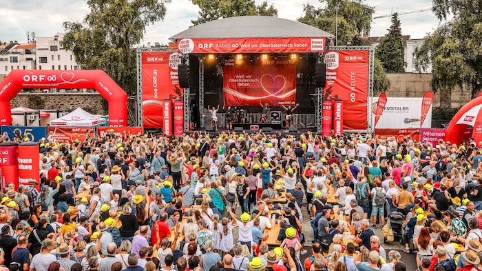 Dieses Publikum weiß, wie man Party macht! Die Stimmung vor der Radio OÖ-Partybühne war genial.