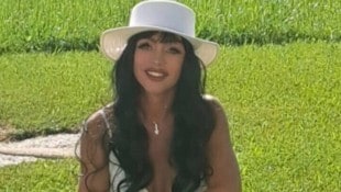Bernadette E. wollte mittels Botox-Injektionen nur ihre Augenfältchen mildern und geriet dabei ...
