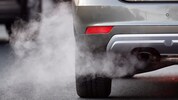 Beim Abgasskandal tricksten Autobauer, damit aus dem Auspuff „auf dem Papier“ weniger ...