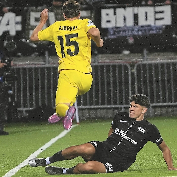 Mit dem 19-jährigen Arjan Malic (re.) hat Trainer Jürgen Säumel nur mehr einen ...