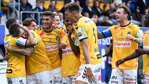 Großer Jubel bei Aufsteiger SV Ried über den ersten Sieg der noch jungen Bundesliga-Saison.