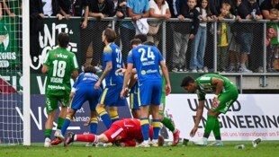 Gegen Stripfing flogen in der ersten Halbzeit die Becher.