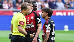 Schiedsrichter Julian Weinberger zeigte Sascha Horvath Gelb-Rot.