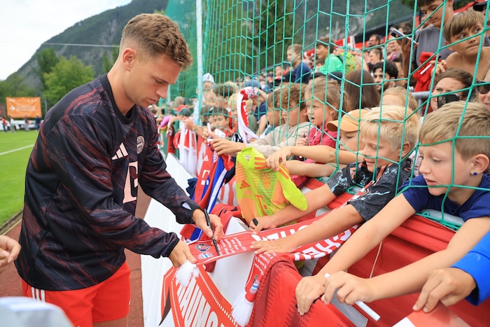 Die Autogramme von Joshua Kimmich waren sehr begehrt.