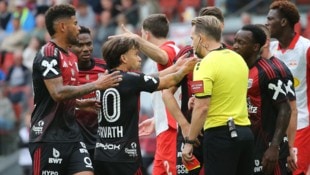 Julian Weinberger verwies LASK-Kicker Sascha Horvath vom Platz. 