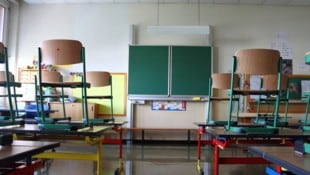 Eine deutsche Lehrerin (62) ist seit 17 Jahren krankgeschrieben. Ihr Arbeitgeber will sie in den ...