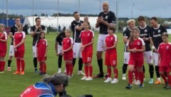 Pavel Podkolzin (4. Spieler von re.) überragt alle. 