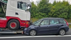 Der Pkw und der Lkw waren ineinander verkeilt.