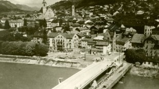 Wie beim Bau der neuen Steinbrücke, gab es auch bei der Errichtung der ersten Steinbrücke eine ...