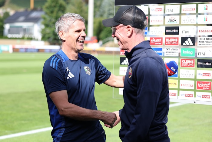 Didi Kühbauer (links) und Peter Stöger vor dem Match