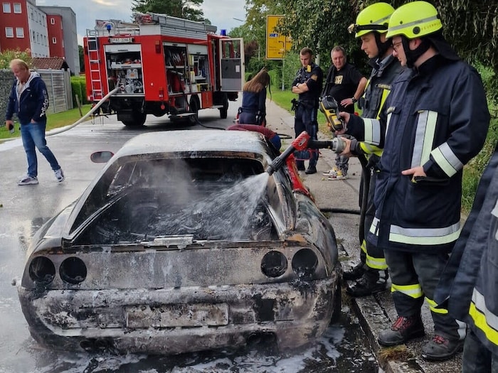 Am Sportwagen entstand Totalschaden.