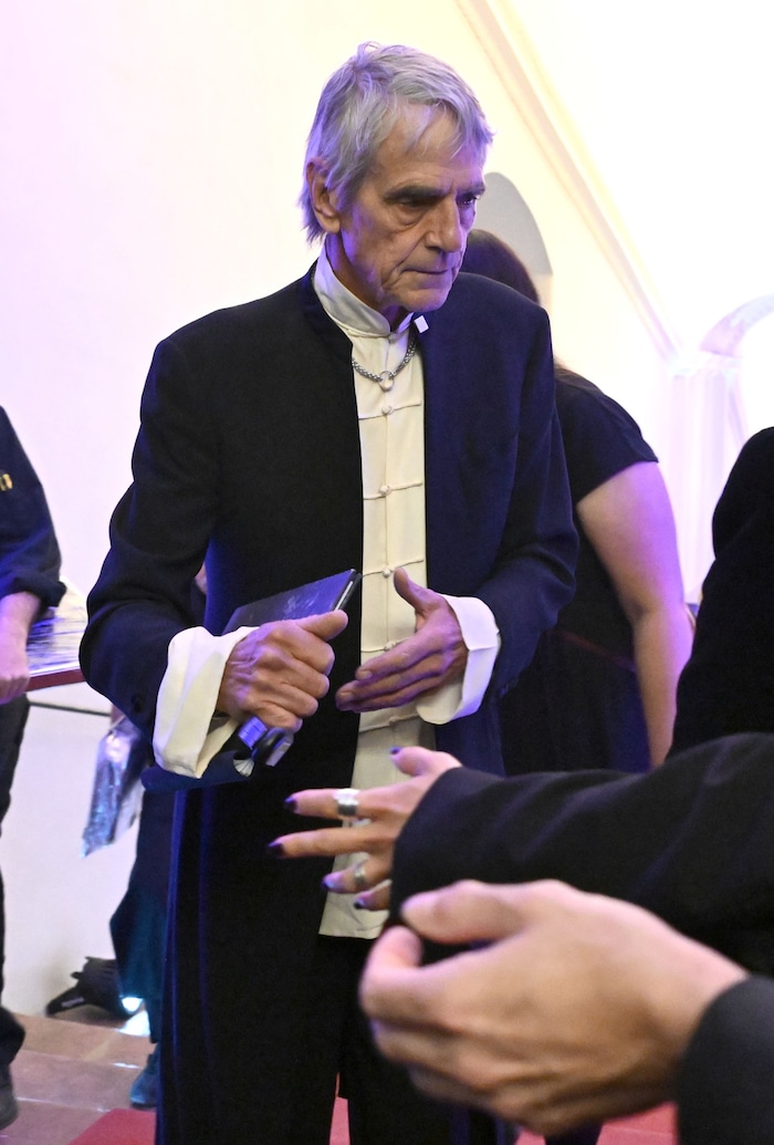 Auch Oscarpreisträger Jeremy Irons ließ sich am Red Carpet blicken.
