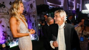 Gut unterhalten: Christina Mourad (Gattin von Elie Saab Jr.) und Oscarpreisträger Jeremy Irons ...