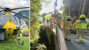 Der Verletzte wurde von der Feuerwehr mittels Kran geborgen und anschließend mit dem ...