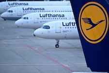 Lufthansa hat beschlossen, die Zentrale soll mehr Macht bekommen.