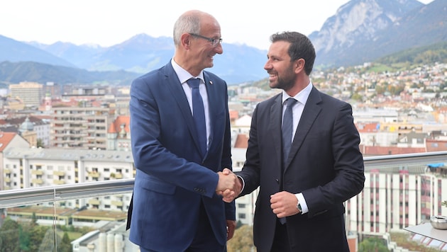 Vorbei die Zeit, als sich LH Anton Mattle (ÖVP) und sein damaliger Vize Georg Dornauer (SPÖ) ...