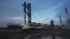 Die Rakete am Sonntag an der Startrampe im SpaceX-Zentrum Starbase am Golf von Mexiko