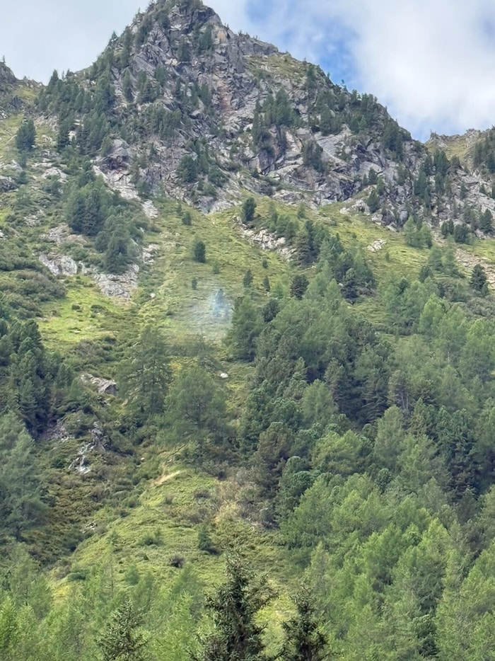 An diesem steilen Hang brach das Feuer aus.