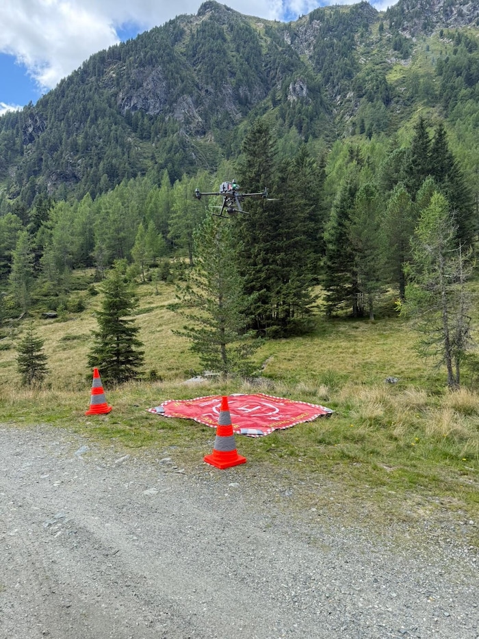 Die Feuerwehr setzte zur Erkundung eine Drohne ein.