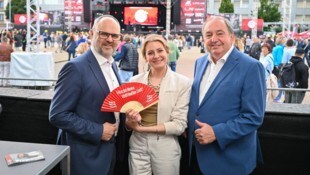 Chefredakteurin Alexandra Halouska begrüßte Sparkasse-OÖ-Vorstand Maximilian Pointner und ...